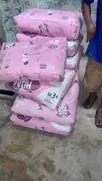 Tumpukan sak Skimcoat Putih